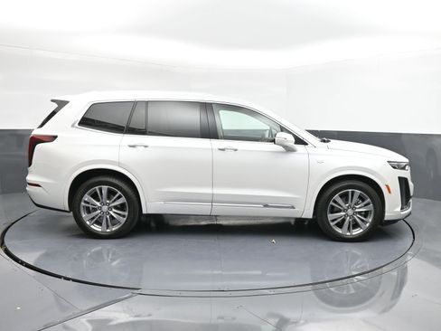 Used 2023 Cadillac XT6 Premium Luxury image 9