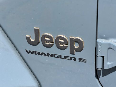 Used 2024 Jeep Wrangler Unlimited Rubicon 392 AWD/4WD image 29