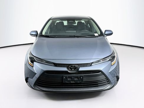 Used 2025 Toyota Corolla LE FWD image 2