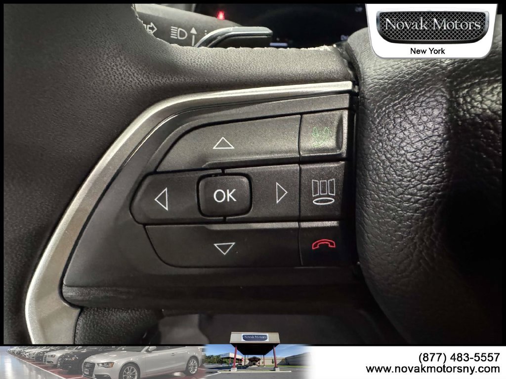 Used 2024 Jeep Grand Cherokee Laredo X AWD/4WD image 23