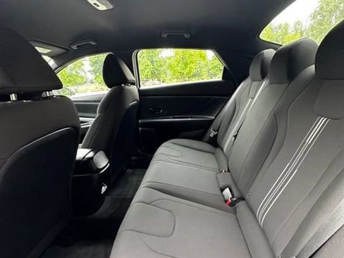 Used 2025 Hyundai Elantra Sport FWD image 15