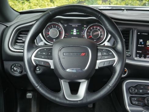 Used 2015 Dodge Challenger R/T w/ Quick Order Package 28D R/T RWD image 7