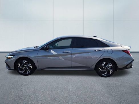 Used 2025 Hyundai Elantra Sport FWD image 3