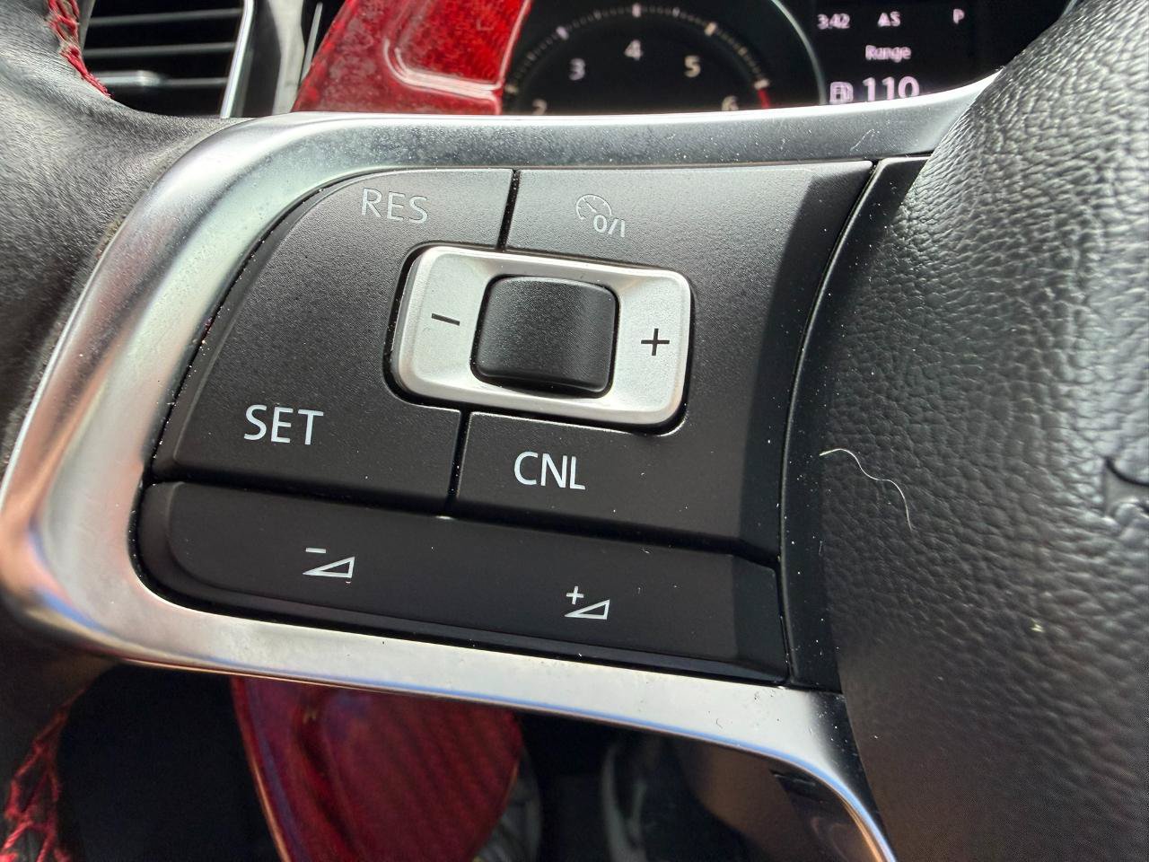 Used 2018 Volkswagen GTI SE FWD image 30