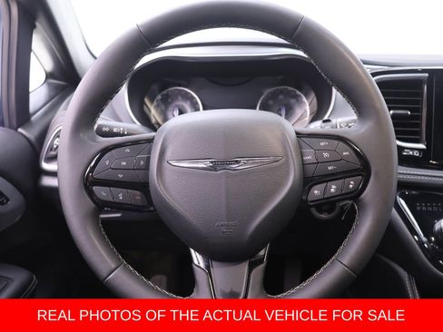 Used 2025 Chrysler Pacifica Limited FWD image 13
