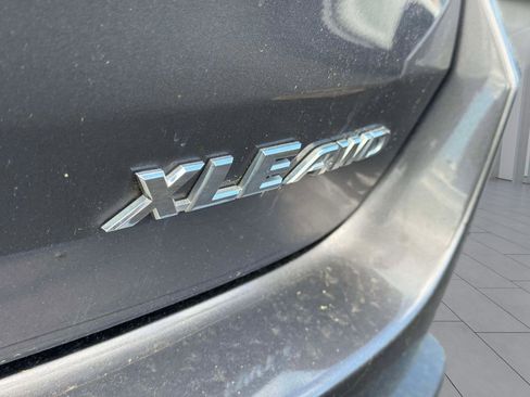 Used 2019 Toyota Highlander XLE AWD/4WD image 9