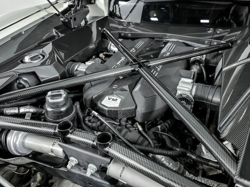 Used 2017 Lamborghini Aventador S image 21