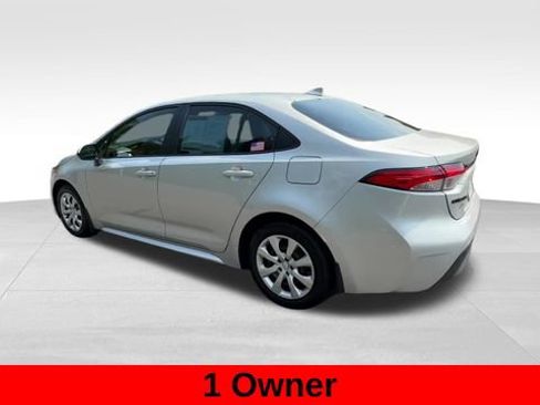 Used 2025 Toyota Corolla LE FWD image 5