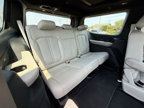 Used 2025 Jeep Wagoneer Series III w/ Premium Group I AWD/4WD image 14