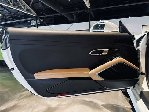 Used 2018 Porsche 718 Boxster RWD image 14