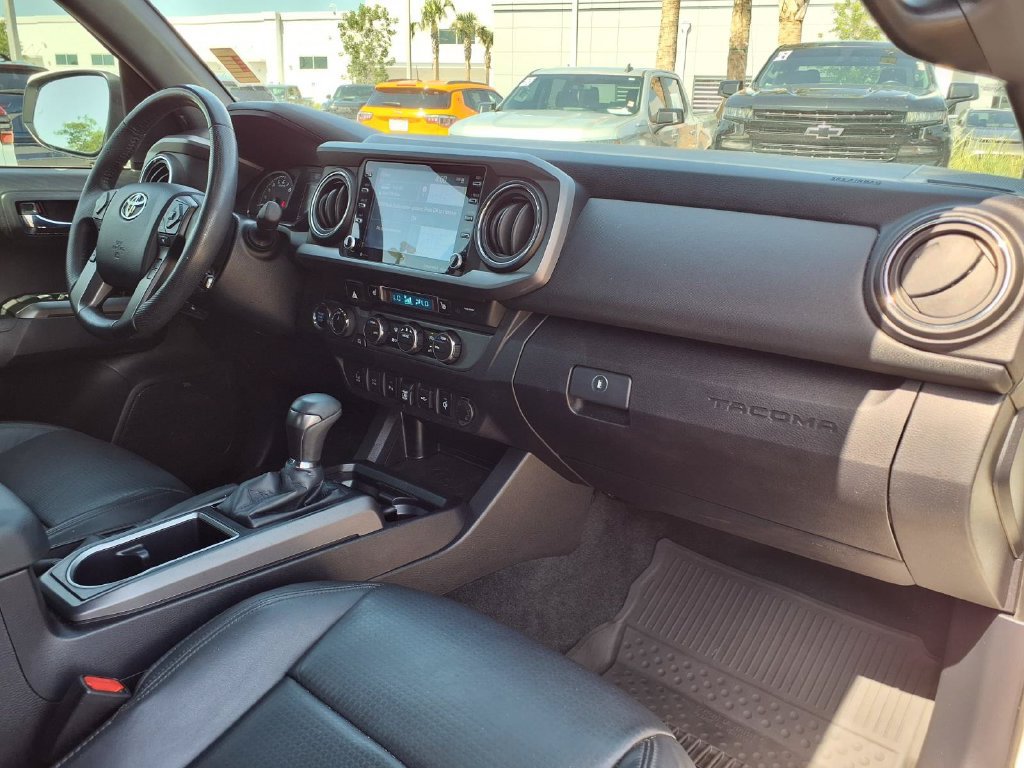 Used 2021 Toyota Tacoma TRD Off-Road w/ TRD Premium Off Road Package AWD/4WD image 13