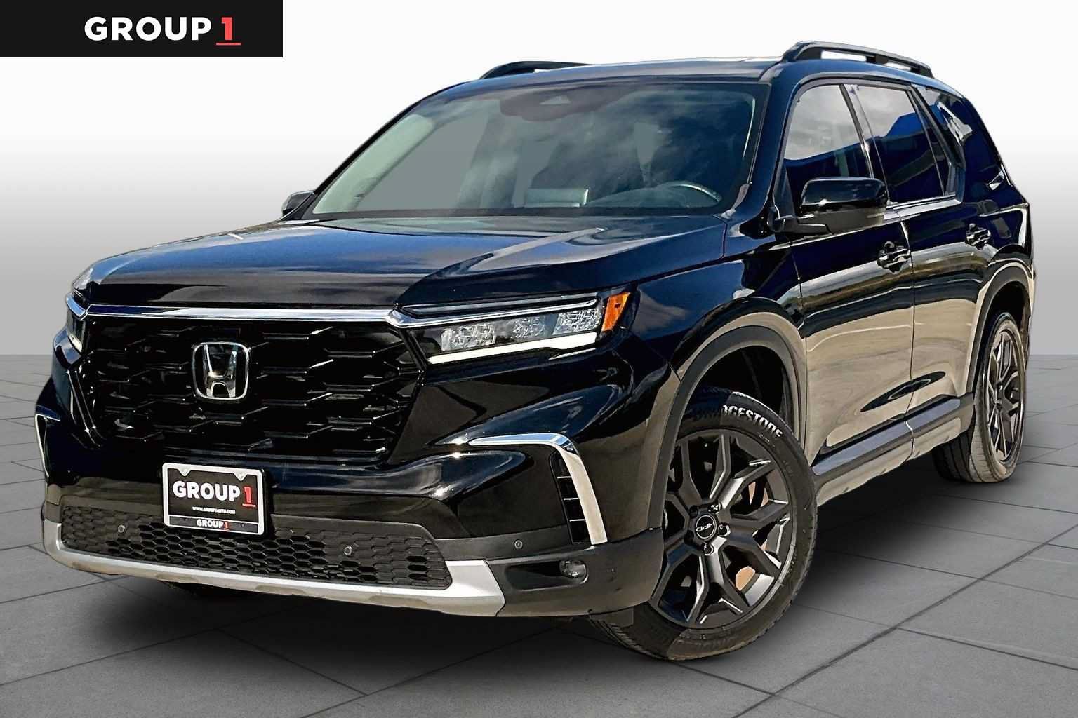Used 2024 Honda Pilot Touring image 1
