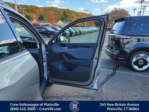 New 2026 Volkswagen Tiguan SE image 40