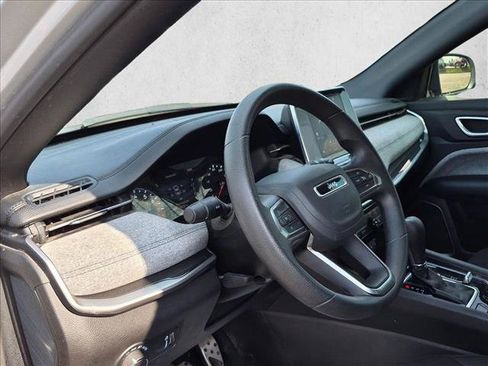 Used 2025 Jeep Compass Sport AWD/4WD image 8
