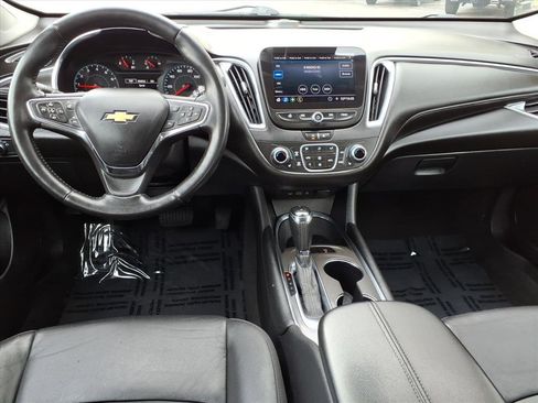 Used 2020 Chevrolet Malibu LT w/ Leather Package FWD image 9