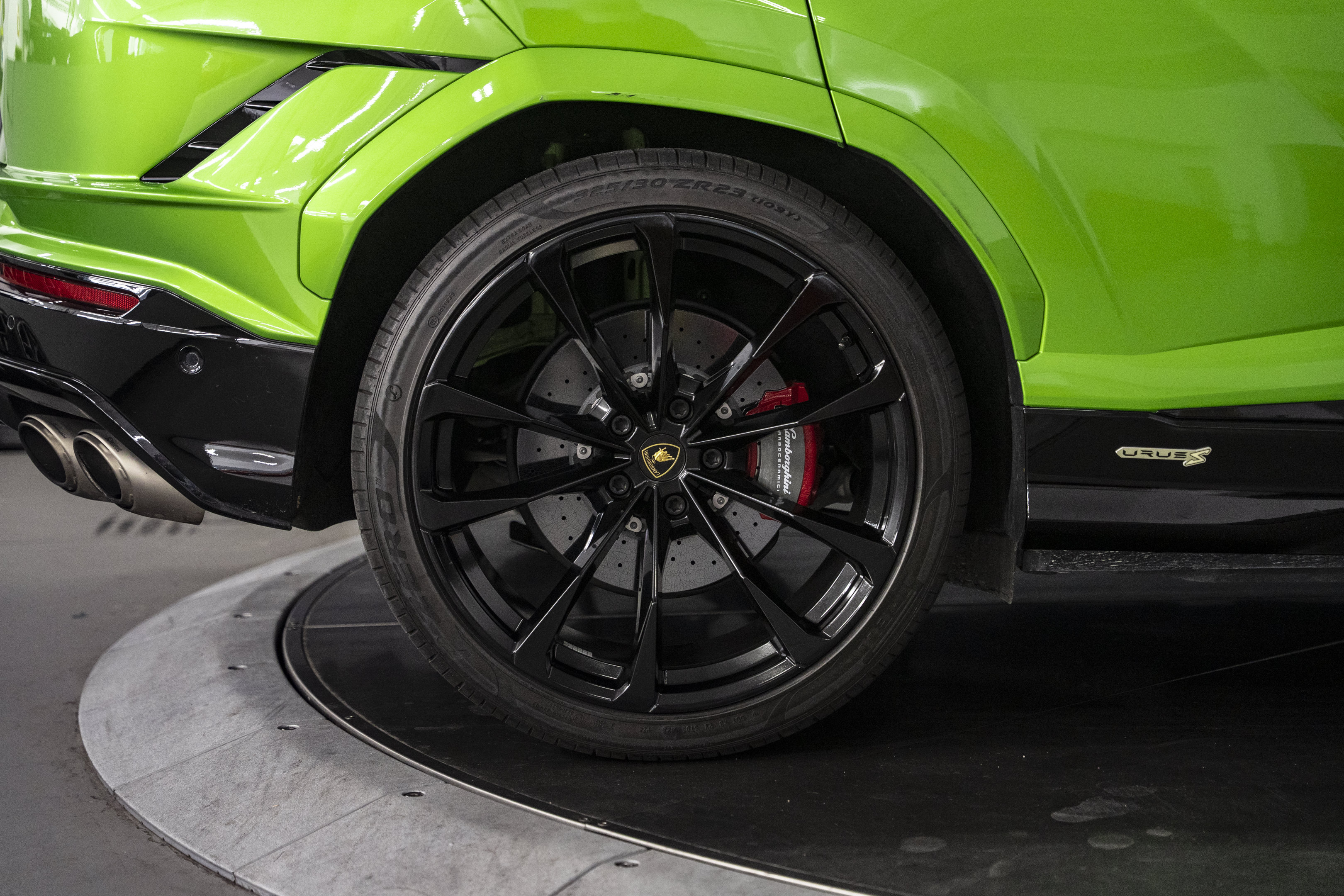 Used 2024 Lamborghini Urus S AWD/4WD image 12