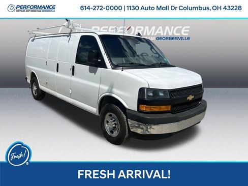Used 2018 Chevrolet Express 2500 Extended RWD image 1