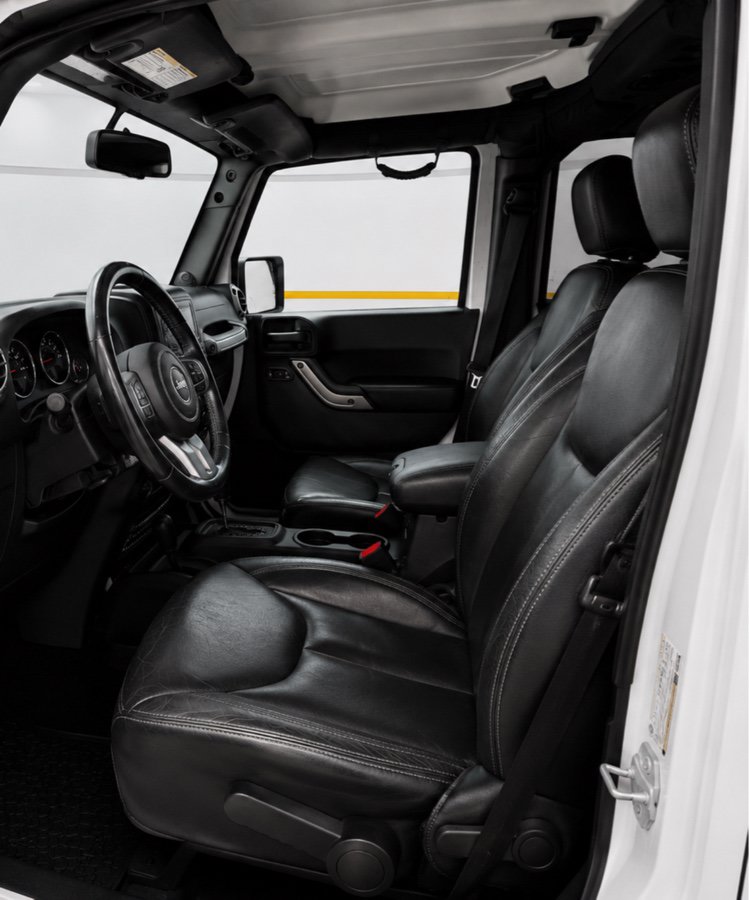 Used 2018 Jeep Wrangler Unlimited Sahara AWD/4WD image 12