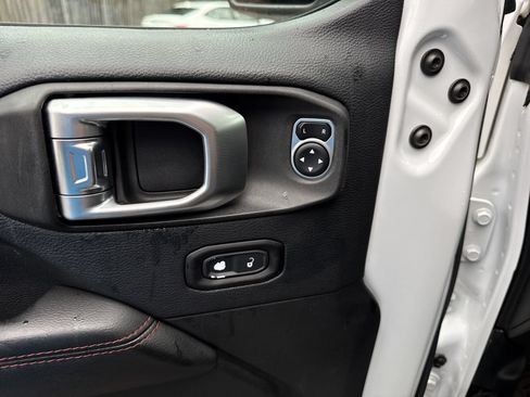 Used 2018 Jeep Wrangler Rubicon AWD/4WD image 13