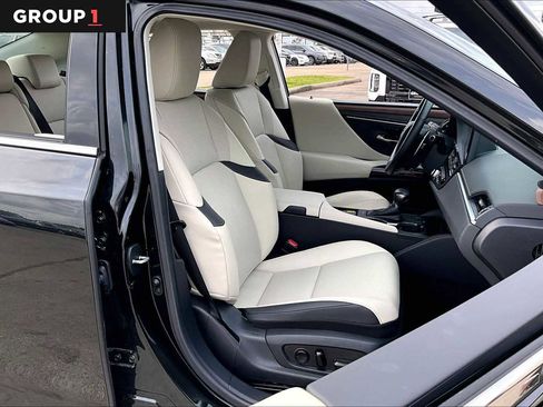 Used 2025 Lexus ES 350 w/ Premium Package image 7