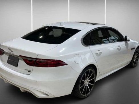 Used 2022 Jaguar XF R-Dynamic SE image 5