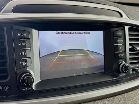 Used 2020 Kia Sorento LX w/ LX I4 Convenience Package FWD image 22
