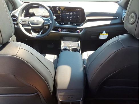 New 2026 Chevrolet Equinox LT w/ Convenience Package II FWD image 7