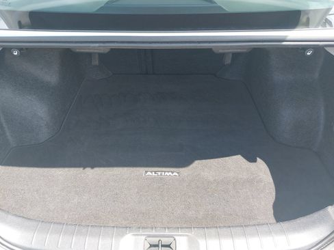 Used 2025 Nissan Altima 2.5 SV FWD image 13