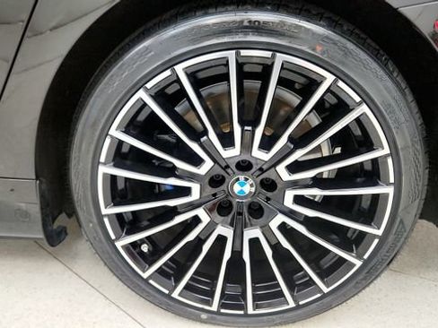Used 2025 BMW i7 xDrive60 w/ Executive Package RWD image 75