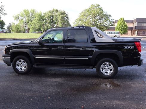 Used 2005 Chevrolet Avalanche Z71 w/ Sun And Sound Package AWD/4WD image 9