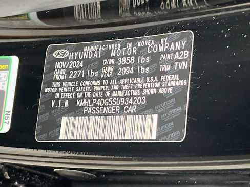 Certified 2025 Hyundai Elantra Limited FWD image 32