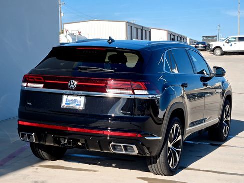 Used 2025 Volkswagen Atlas Cross Sport SEL Premium R-Line AWD/4WD image 4