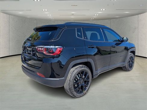 New 2026 Jeep Compass Latitude image 4