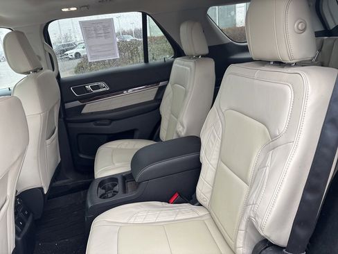 Used 2019 Ford Explorer Platinum image 29