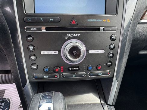 Used 2018 Ford Explorer Limited w/ Equipment Group 301A AWD/4WD image 15