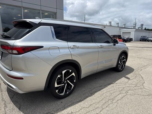Used 2023 Mitsubishi Outlander SEL AWD/4WD image 3
