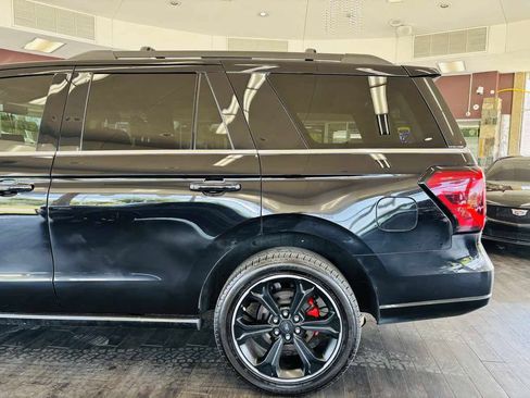 Used 2022 Ford Expedition Limited w/ Equipment Group 304A AWD/4WD image 15