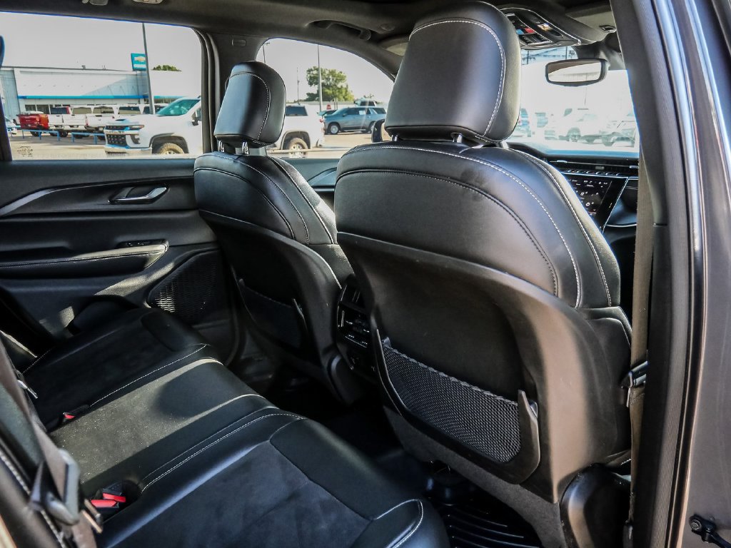 Used 2024 Jeep Grand Cherokee Altitude RWD image 21