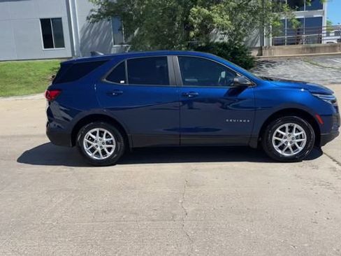 Used 2022 Chevrolet Equinox LS w/ LS Convenience Package AWD/4WD image 9