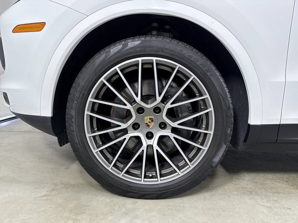 Certified 2023 Porsche Cayenne S Platinum w/ Premium Package Plus AWD/4WD image 13