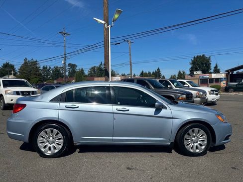 Used 2013 Chrysler 200 LX FWD image 5