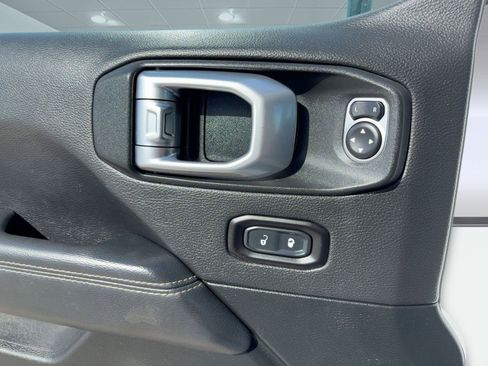 Used 2020 Jeep Wrangler Unlimited Sahara image 13
