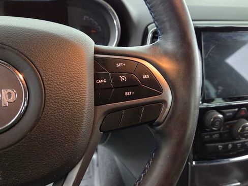 Used 2019 Jeep Grand Cherokee Laredo image 19