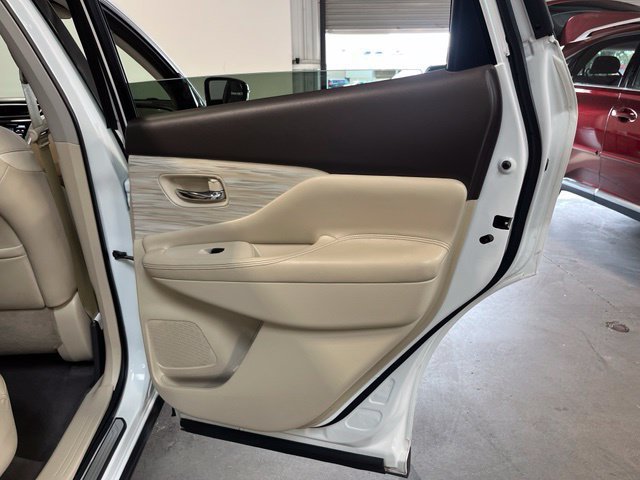 Used 2016 Nissan Murano Platinum w/ Platinum Technology Package FWD image 16