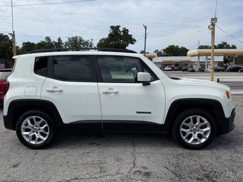 Used 2016 Jeep Renegade Latitude FWD image 8