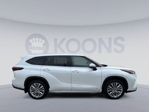 Used 2025 Toyota Highlander Platinum AWD/4WD image 8