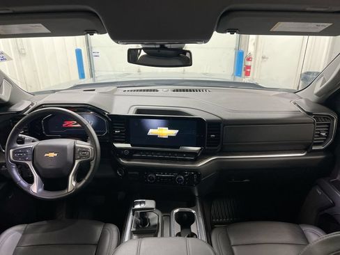 Used 2024 Chevrolet Silverado 1500 LTZ w/ Z71 Off-Road Package AWD/4WD image 10