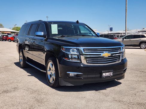 Used 2020 Chevrolet Suburban Premier image 3