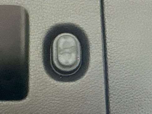 Used 2018 Chevrolet Suburban LT image 30