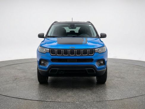 Used 2025 Jeep Compass Trailhawk AWD/4WD image 2